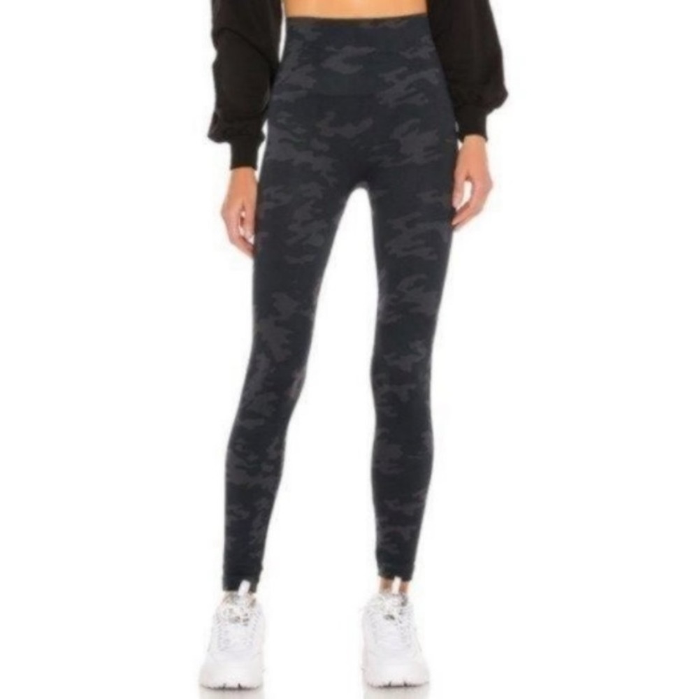 Spanx Look At Me Now Camo Leggings Size Medium